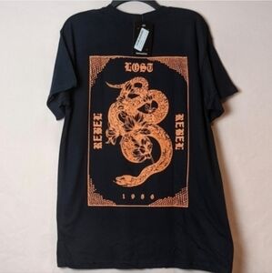 Boohoo Man Navy Blue and Orange Snake Back Graphic Short Sleeve Tee size Small